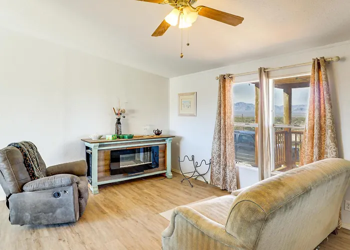 Hualapai Mountain Views & Deck! Getaway * Yucca