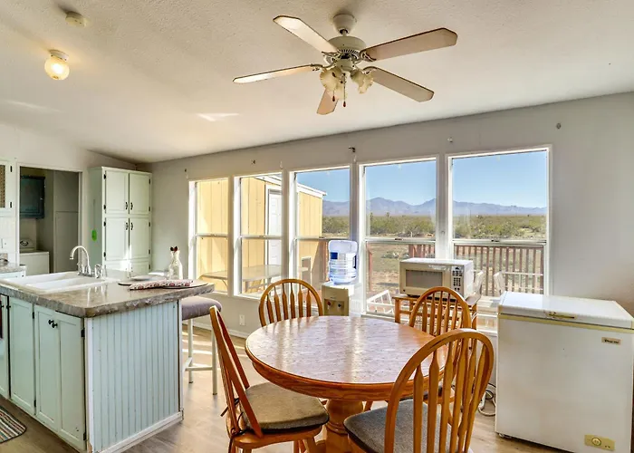 Hualapai Mountain Views & Deck! Getaway * Yucca