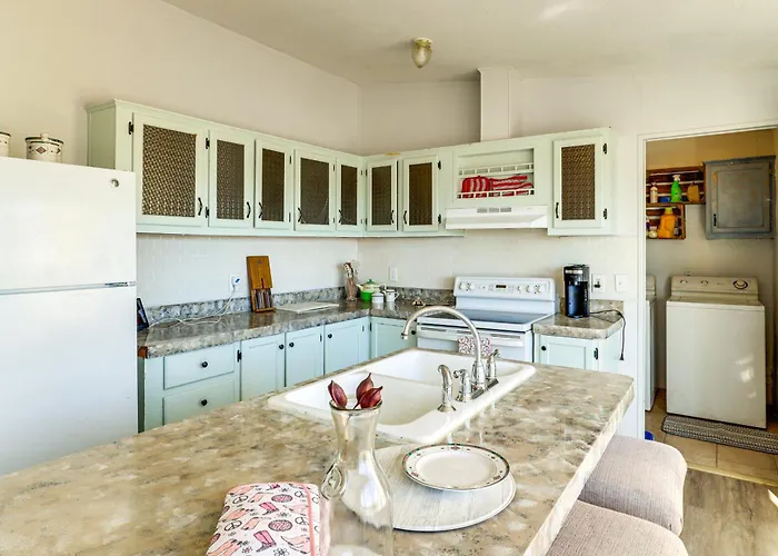 Hualapai Mountain Views & Deck! Getaway Yucca