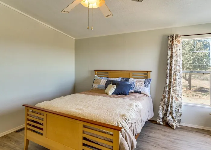 Hualapai Mountain Views & Deck! Getaway