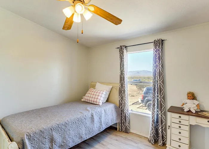 Hualapai Mountain Views & Deck! Getaway Yucca