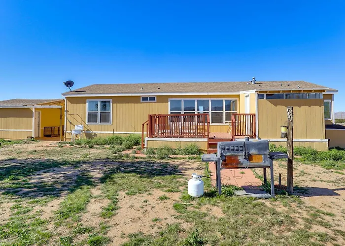 Hualapai Mountain Views & Deck! Getaway Holiday home *