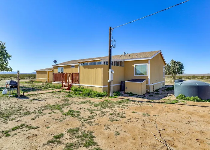 Hualapai Mountain Views & Deck! Getaway Yucca